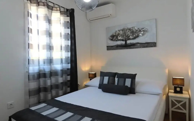 Villa Doris With Heated Pool gym and Kids Playground