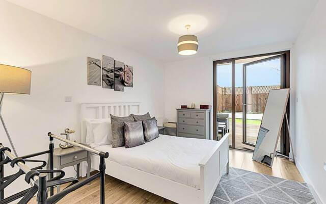 Newly Furnished and Bright Home