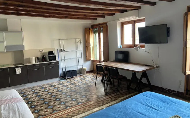 Lovely 2-bed Apartment in Barcelonas Best Location