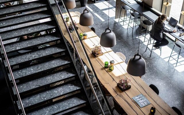 Peak 12 Design Hotel