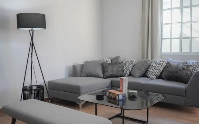 Modern Flat with 2 Bedrooms Near sea