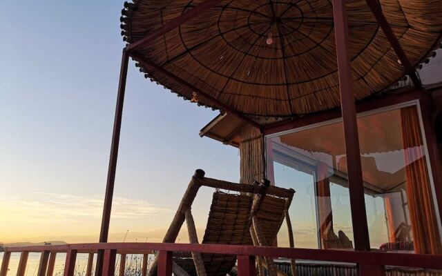 Uros Qhota Uta Lodge