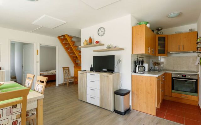 House Pyrus Balatonmariafurdo