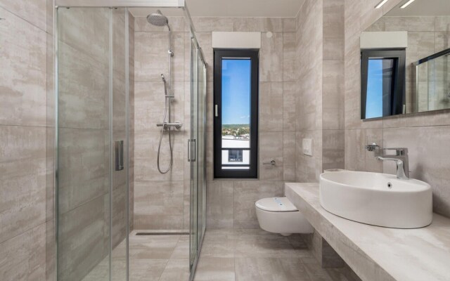 Beautiful Apartment in Malinska With Jacuzzi, Wifi and 3 Bedrooms