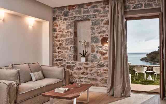 100 Rizes Luxury Sea Side Resort.