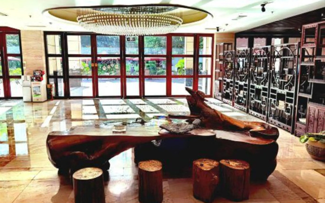 The Four Seasons of Riverview Hotel
