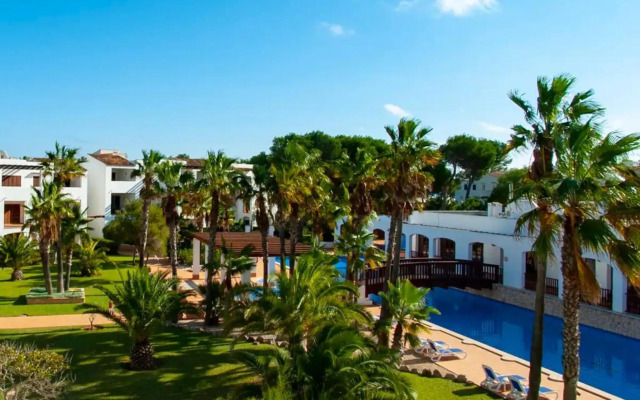 Apartamento en complejo con piscina