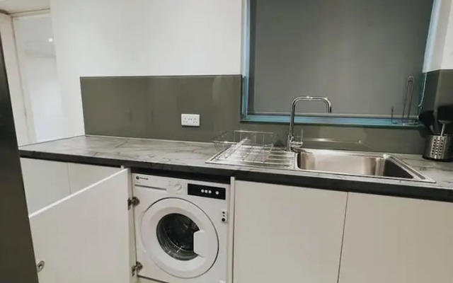 Stunning 3-bed House in Oldbury