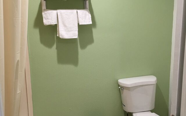 American Inn & Suites LAX