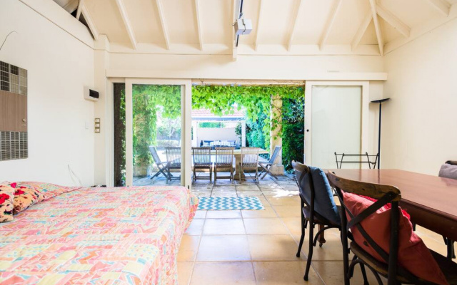 Beautiful 2 Story Manor Close to Beach and all – Guest Rooms – Adelaide