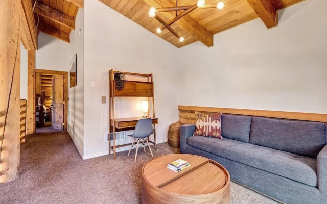 Private Luxurious Cabin w spa Near Breckenridge