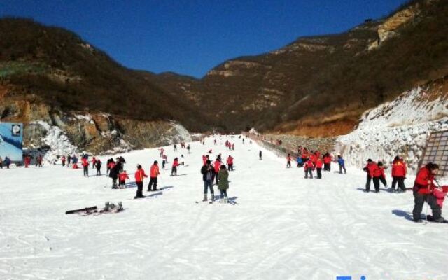 Jing Zhi Hu Holiday Hotel - Beijing