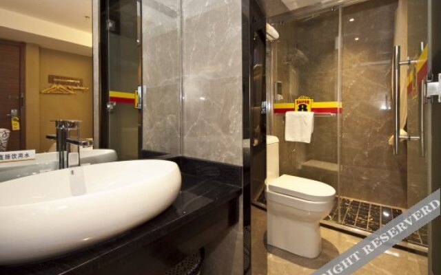 Super 8 by Wyndham Fuzhou New West Passenger Station Univ.