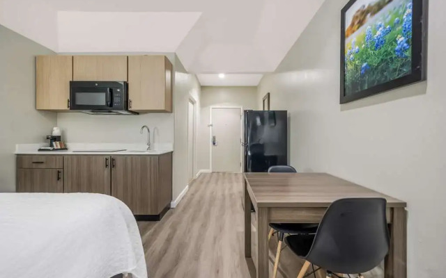 SureStay Studio by Best Western Conroe Downtown