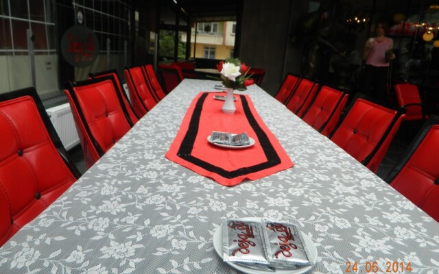 Egas Hotel