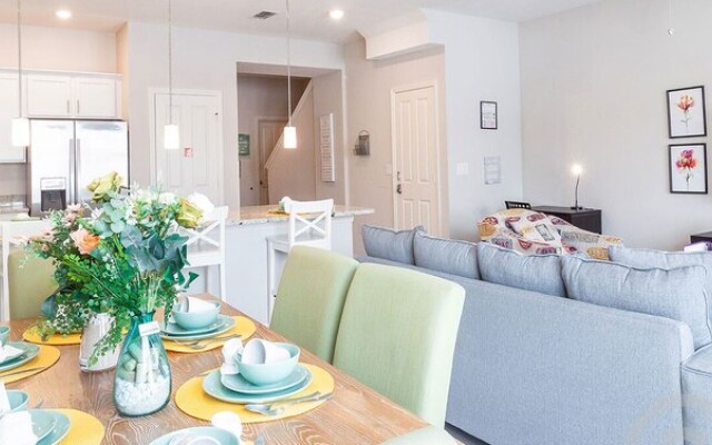 Spacious 4B Family-friendly Townhome Near Disney!