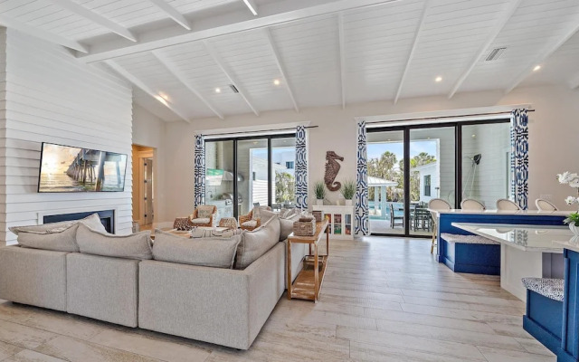 Dream Island 8 Bedroom Home