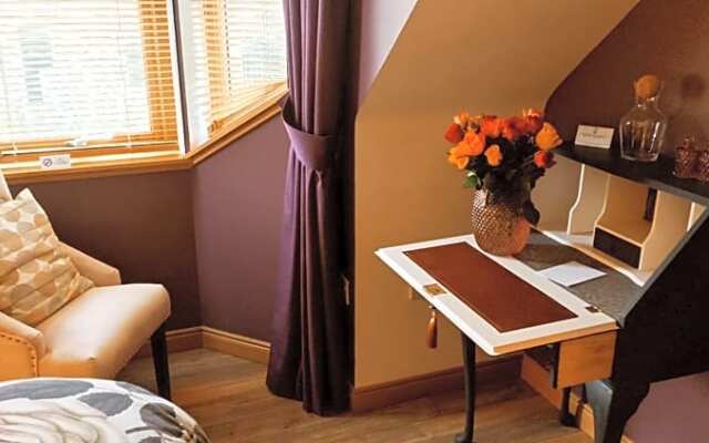 Outlander Boutique B&B King