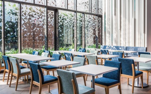 Holiday Inn Express Bangkok Soi Soonvijai by IHG