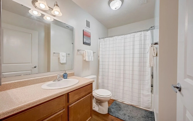 FRONTDESK 1010 Central Apts Downtown Indy