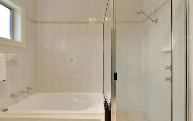 Spacious 2 Bed, 2 Bath Villa, CBD Location