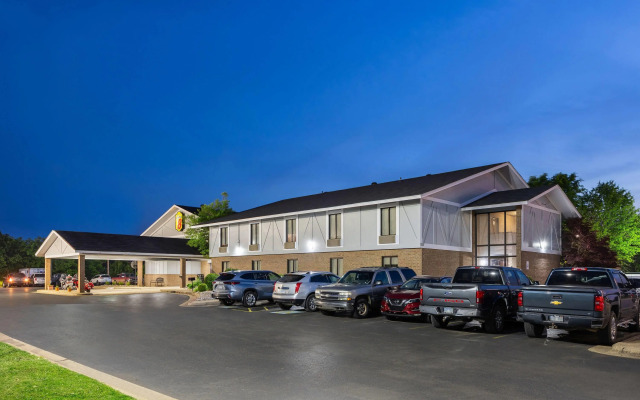 Super 8 by Wyndham Harrison AR