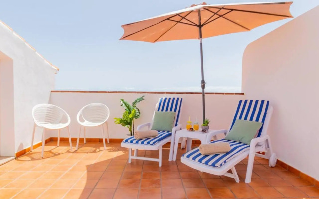 Oceanview Penthouse With Jacuzzi by DreamHomesTenerife