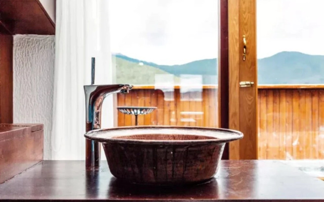 Shangri-La Salloi Rustic Luxury Hotel