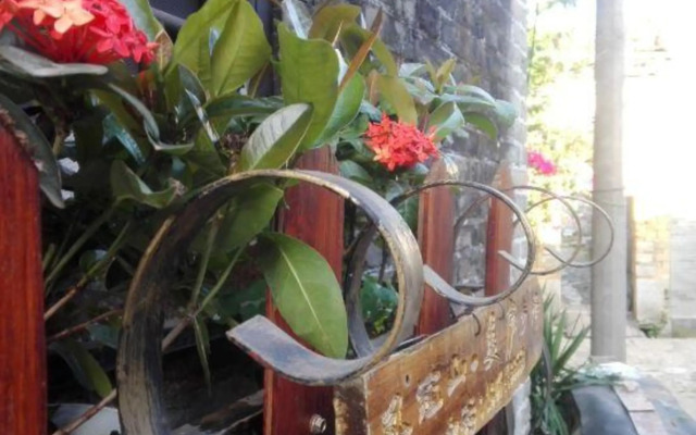 Fengguan Mountain Meilu Village Inn (Yangshuo Yulong River Scenic Area)