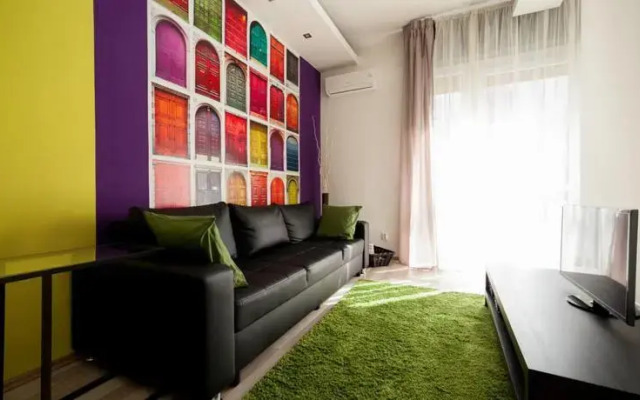 Downtown/Nightlife/Balcony