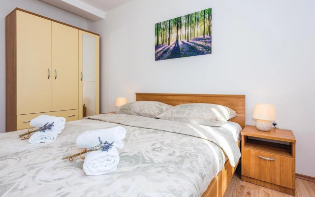 Nice Home in Rogoznica With Wifi and 6 Bedrooms