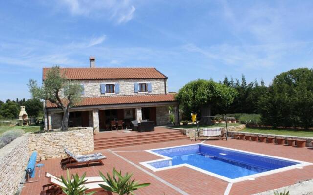 Mon Perin Castrum - House of Nice Memories