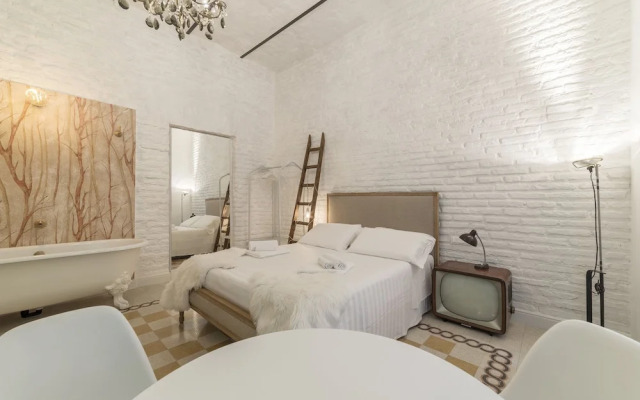 Romantic Vintage Colosseum Apartment