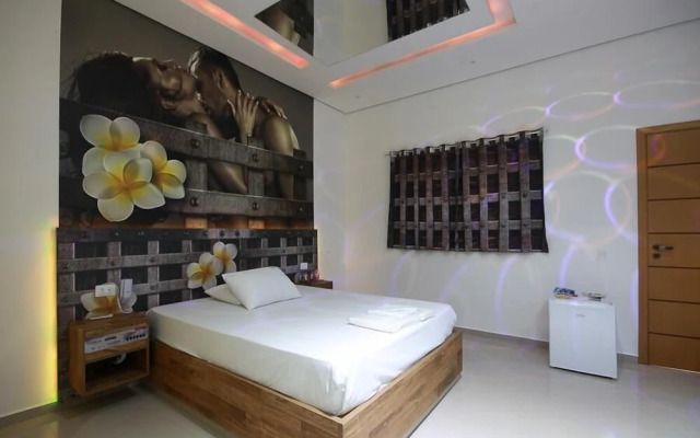 Liverpool Hotel & Motel
