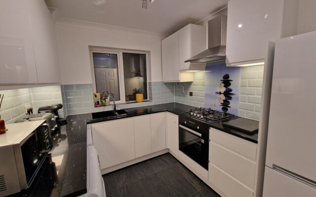 Modern And Spacious 3 Bedrooms Family House
