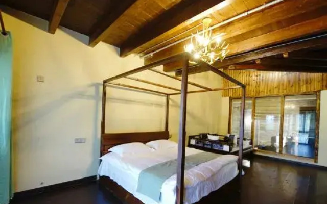 Mogan Mountain Xiaofeng Mujing Xiangye Hot Spring Hostel