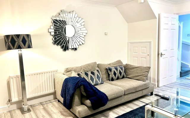 Cozy Barking Retreat - 2 Bedrooms