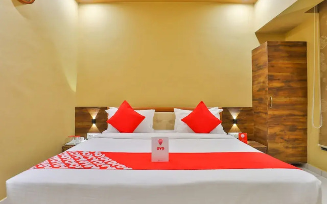 OYO 18903 Somchandra Hotel