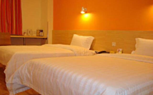 7 Days Inn Longhua Heping Road RT-mart Branch