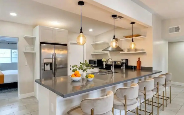 Brilliance-fire Pit & Foosball-walk to Old Town