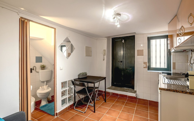 Alfama Tiny by Homing