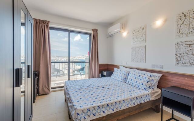 Seashells Penthouse Hot Tub Seaview by Getaways Malta