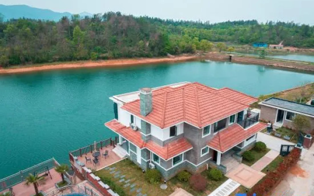 Mulan Qihu Homestay – Outside – Wuhan