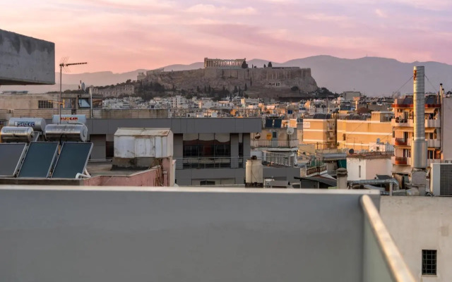 Sunny penthouse w/ Acropolis view next to metro