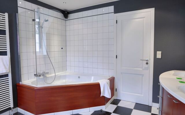 Villa White in Spa With Pool