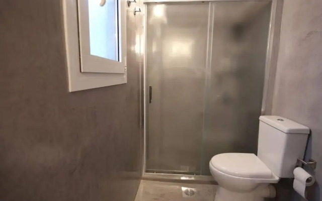 Penthouse lux Flat With 2 bd Next to Larissis