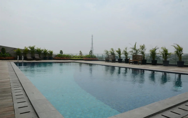 Studio Apartment at Tree Park Apartment