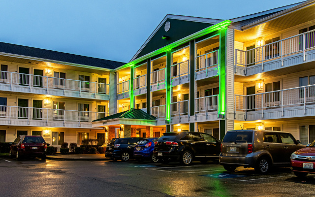 HomeTowne Studios by Red Roof Tacoma - ...