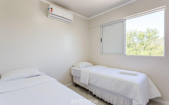 Apto em cond. com piscina a 700m da praia CMC101