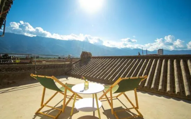 Dali Yimian Mountain View Homestay (Caicun Longqi Wharf Branch)